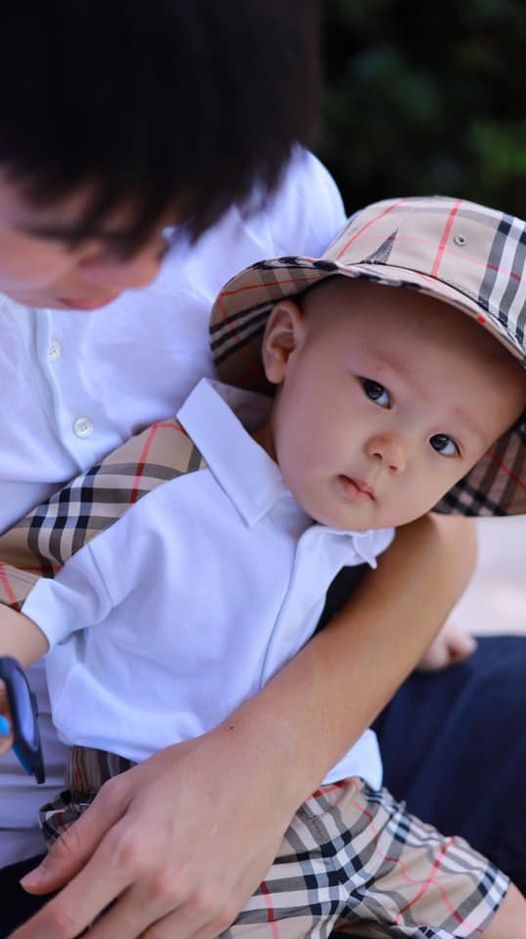 Những ông bố trẻ của đội tuyển Việt Nam: Ai chăm con cũng khéo