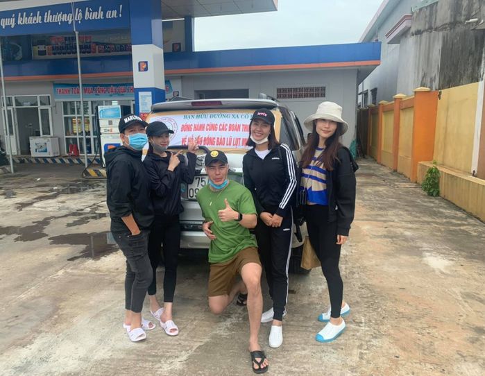 Hồ Quỳnh Hương tặng thực phẩm chức năng cho F0 nào điều trị ở TP.HCM