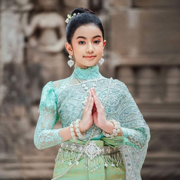 Nhan sắc cực phẩm của tiểu công chúa Campuchia: Ai nhìn cũng mê