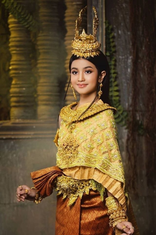 Nhan sắc cực phẩm của tiểu công chúa Campuchia: Ai nhìn cũng mê
