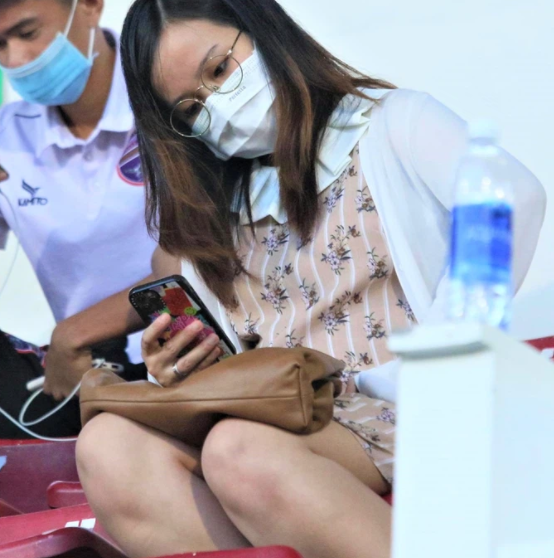 Nhan sắc lúc mang bầu của vợ cầu thủ: Ai cũng mũm mĩm trừ vợ Văn Đức