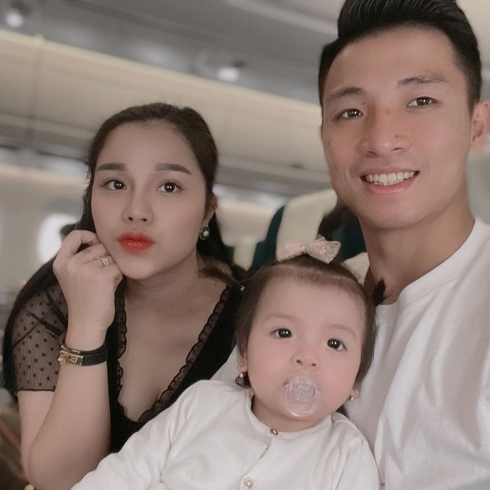 Nhan sắc lúc mang bầu của vợ cầu thủ: Ai cũng mũm mĩm trừ vợ Văn Đức