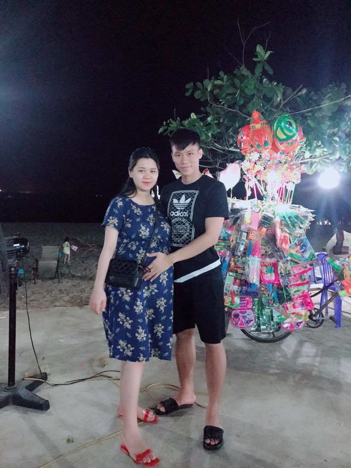 Nhan sắc lúc mang bầu của vợ cầu thủ: Ai cũng mũm mĩm trừ vợ Văn Đức