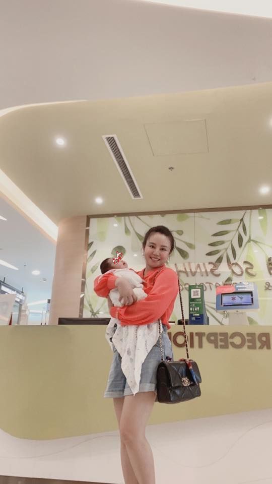 Nhan sắc sao Việt sau 1 tháng sinh con: Vy Oanh đẻ như không đẻ