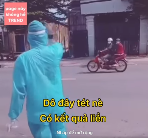Nhân viên y tế ra tận đường mời nhiệt tình: Vô đây em test Covid cho