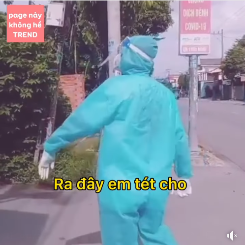 Nhân viên y tế ra tận đường mời nhiệt tình: Vô đây em test Covid cho