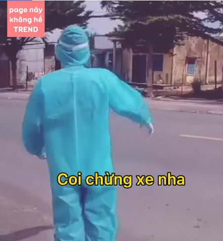 Nhân viên y tế ra tận đường mời nhiệt tình: Vô đây em test Covid cho