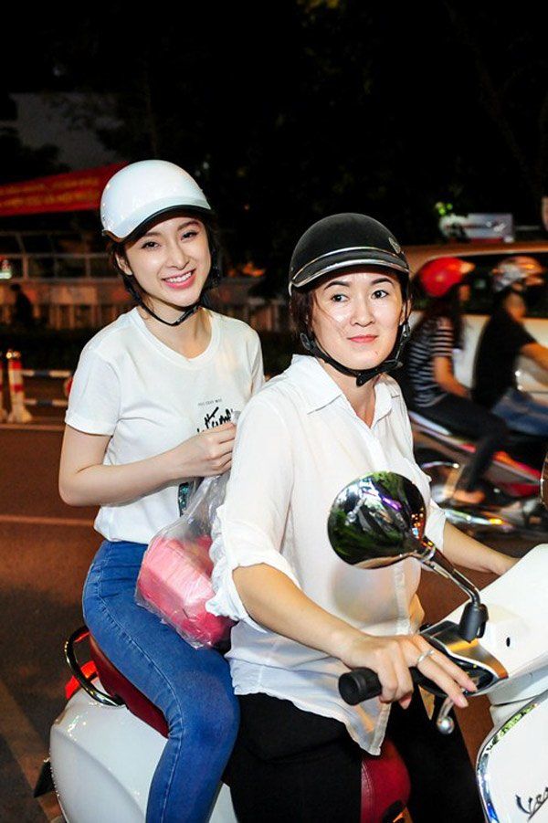 Những bà mẹ Vbiz mưu sinh, lam lũ: vẫn yêu nghề khi con đã thành danh