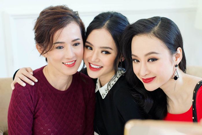 Những bà mẹ Vbiz mưu sinh, lam lũ: vẫn yêu nghề khi con đã thành danh