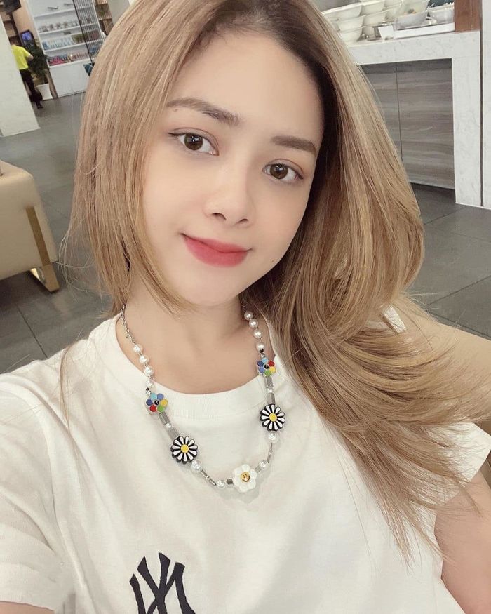 Những bà mẹ Vbiz mưu sinh, lam lũ: vẫn yêu nghề khi con đã thành danh