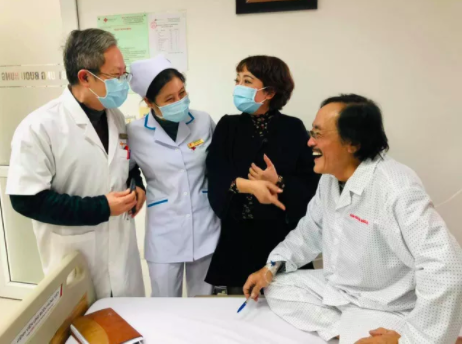 Những hình ảnh lạc quan trên giường bệnh của nghệ sĩ Giang Còi