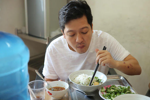 Những sao Việt kiếm tiền như nước nhưng mê mẩn món ăn bình dân