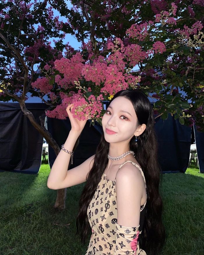 Những thần tượng có vẻ ngoài khó ở nhất Kpop: Thực chất y như em bé