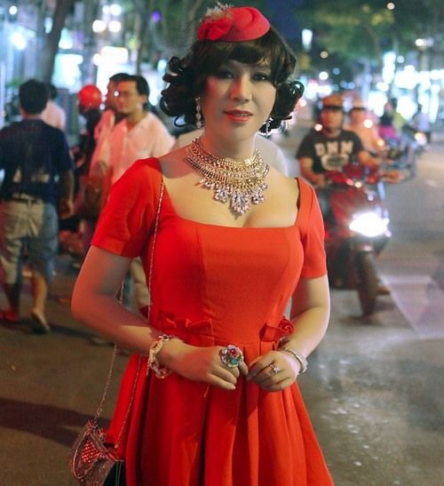 Những thánh sáng tạo của thảm đỏ VBiz: Angela Phương Trinh bất bại