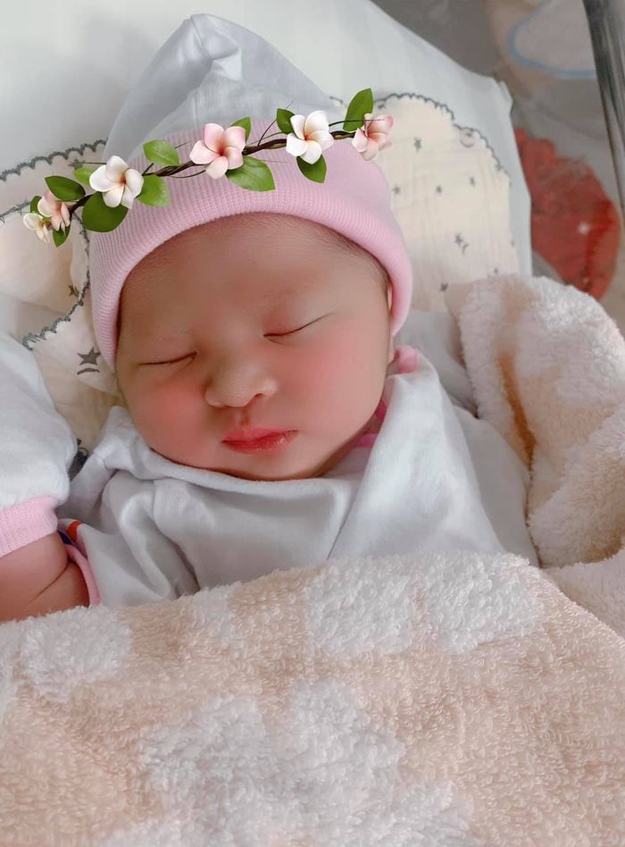 Nữ chính Thiên An từng cơ cực mưu sinh, 23 tuổi phải làm mẹ đơn thân