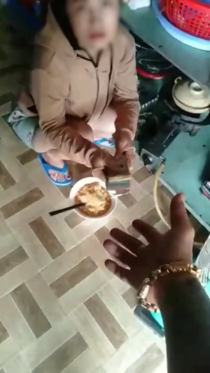Chủ trọ đến thu 800K tiền phòng thấy thương tặng lại 2 triệu