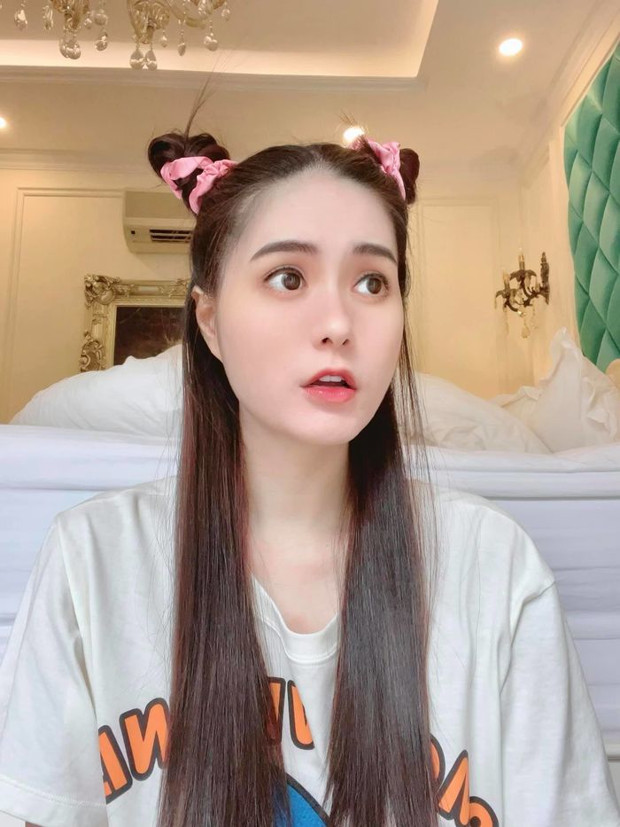 Đoàn Di Băng: Tậu một lần 100 cây vàng, mua kim cương được đem tới nhà