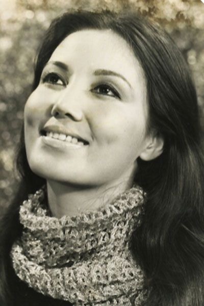 Nữ diễn viên Việt đầu tiên thành danh ở Hollywood - Kiều Chinh