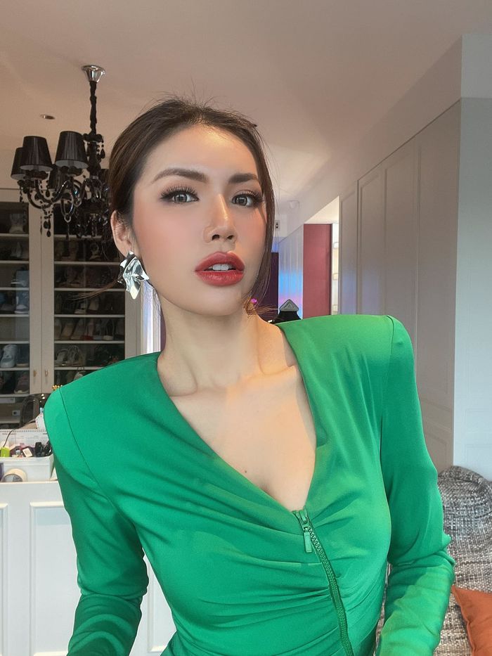 Phản ứng bá đạo của sao Việt khi vô tình thành gương mặt bảng hiệu