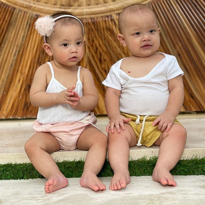 Phát triển vượt trội, Leon 9 tháng đã mặc vừa quần áo trẻ 1 tuổi