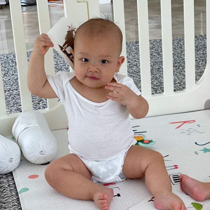 Leon học bài nhưng chỉ biết cầm chữ “con dê” khiến Hà Hồ kêu trời