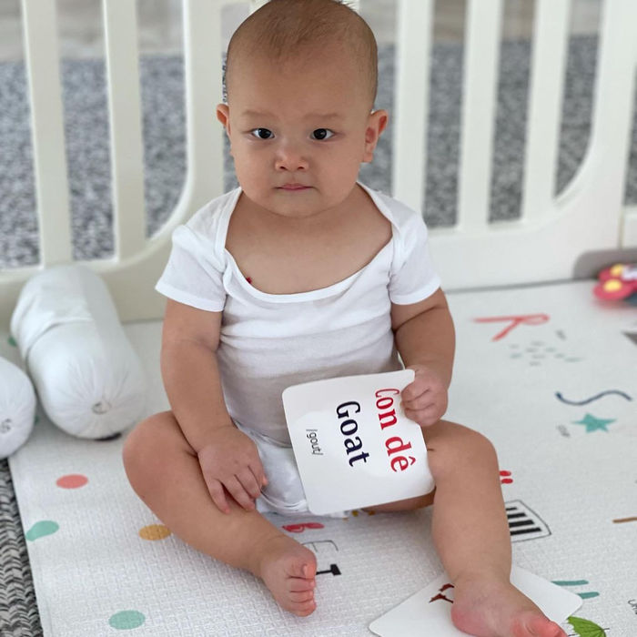 Leon học bài nhưng chỉ biết cầm chữ “con dê” khiến Hà Hồ kêu trời
