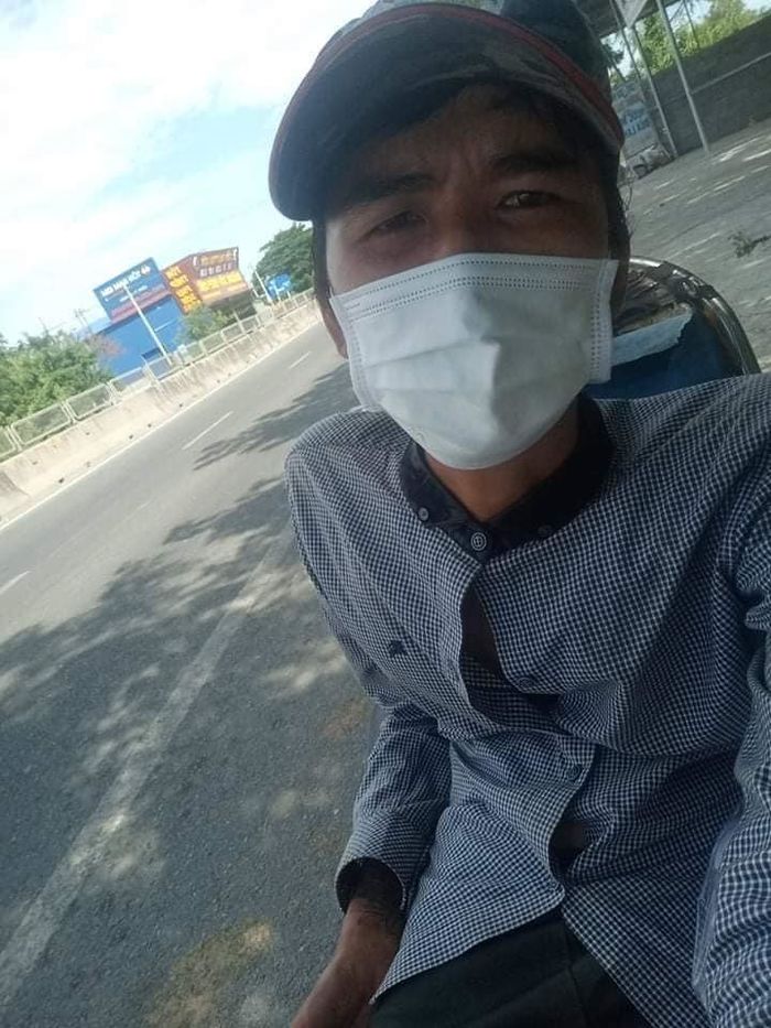 Rơi nước mắt chàng trai đi xe lăn 7 ngày từ Sài Gòn về Phú Yên