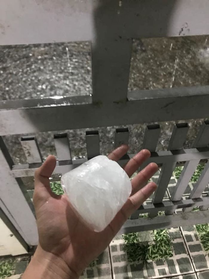 Sài Gòn bất chợt đón mưa đá: Có đá rồi mà hổng có bia với mồi