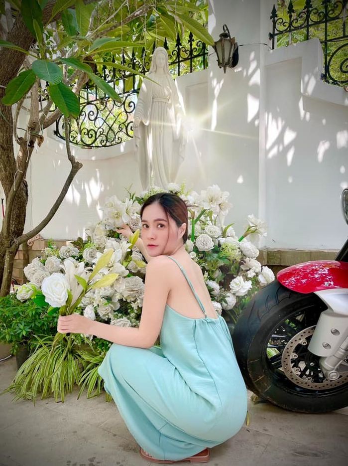 Có phần cần gì lo: mỹ nhân Việt được chồng gội đầu đến lau, rửa chân