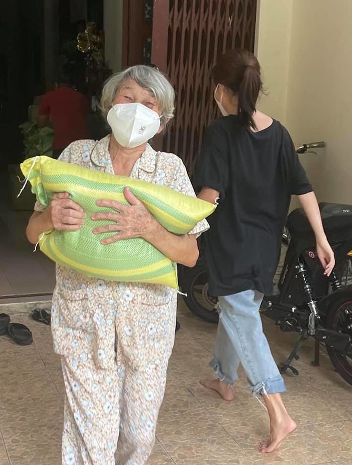 Sao Việt 24h: Phương Thanh lan toả sự vác gạo đến con gái và mẹ