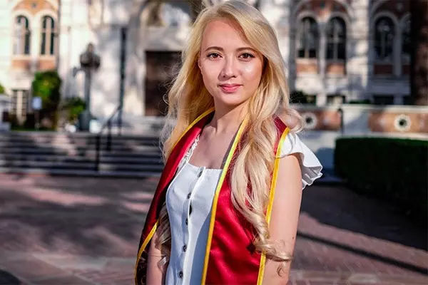 Sao Việt 24h: Bố vợ diễn viên Hoàng Mèo ra đi, Bình Tinh ôm tro cốt mẹ