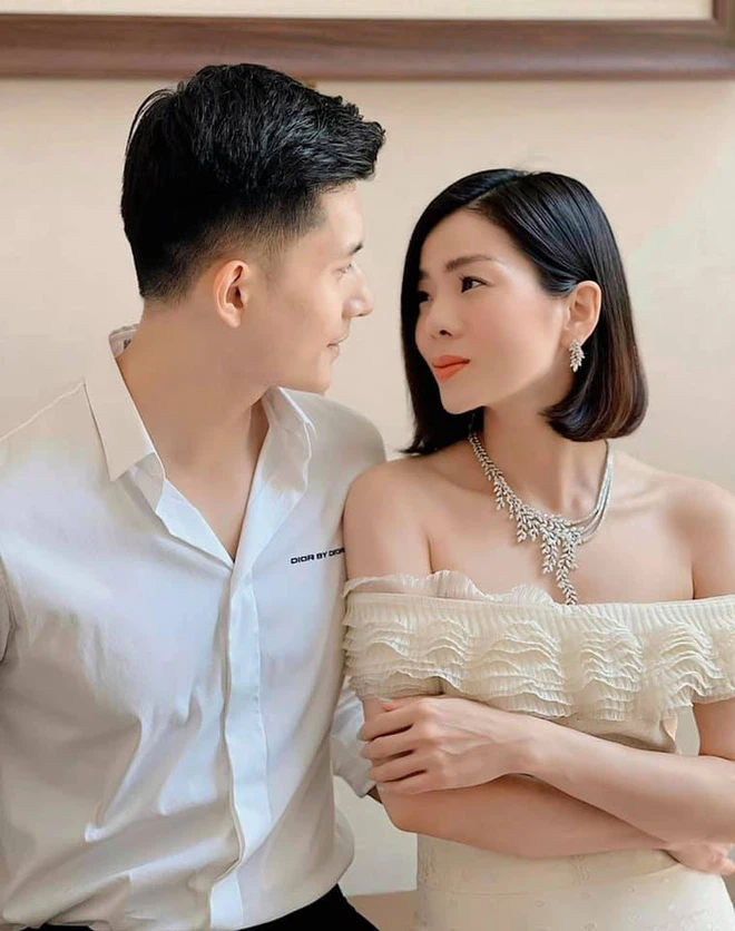 Sao Việt 24h: Lệ Quyên vừa tập thể dục, vừa nựng yêu tình trẻ