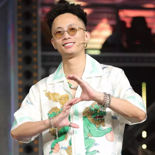 Sao Việt 24h: Con trai Hòa Minzy tự hát tự khen Bo Thúi ngoan