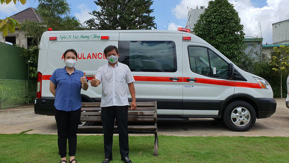 Sao Việt 24h: H’Hen Niê đích thân trao đồ tiếp tế cho Phương Mỹ Chi