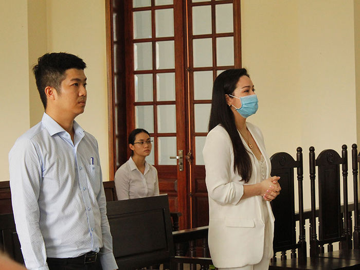 Sao Việt 24h: Nhật Kim Anh chính thức xác nhận mối quan hệ với Titi