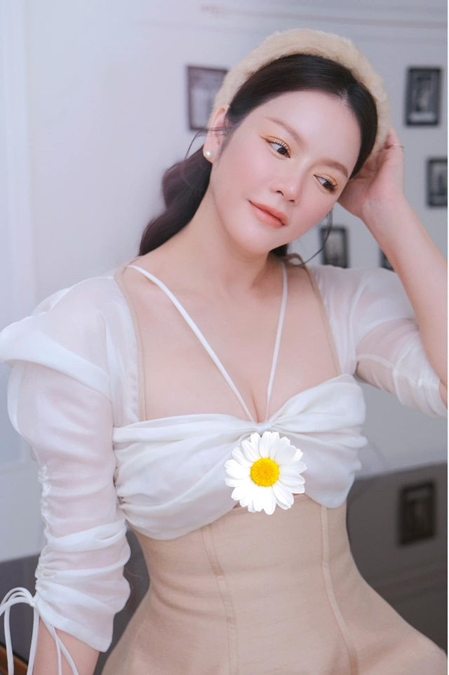 Sao Việt 24h: Nhật Kim Anh chính thức xác nhận mối quan hệ với Titi