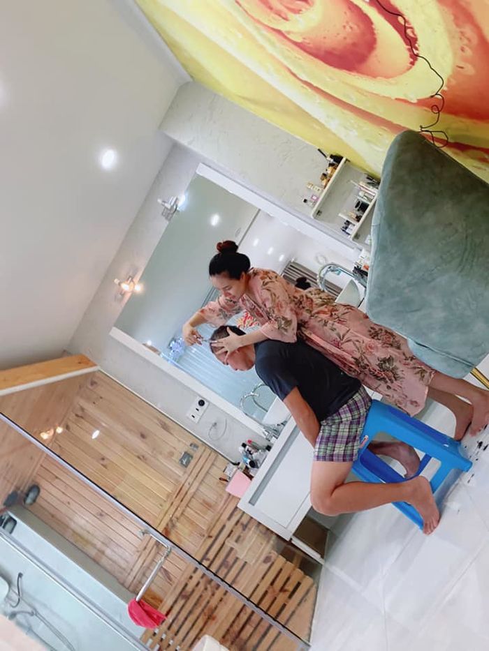 Sao Việt 24h: Con gái Trường Giang có sở thích xem vlog nấu ăn của bố