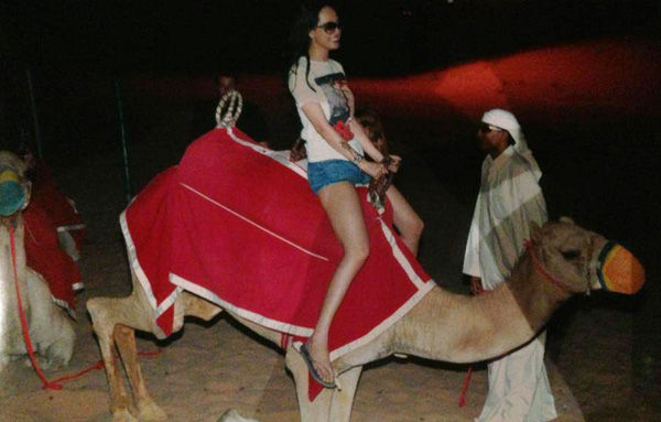 Sao Việt chơi trò của giới siêu giàu Dubai: Ngọc Trinh bung lụa