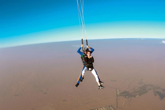 Sao Việt chơi trò của giới siêu giàu Dubai: Ngọc Trinh bung lụa