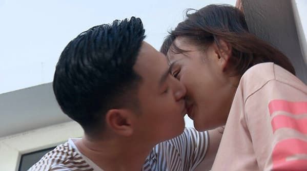 Shark Long và nhiều sao nam hôn bạn diễn tỉnh bơ, nóc nhà vẫn vững