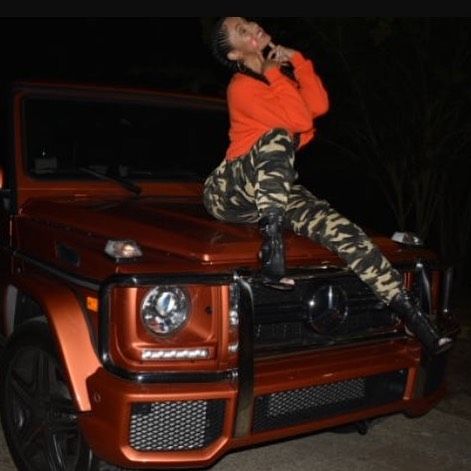 Cardi B mua 10 siêu xe để chụp ảnh sống ảo: từ đó cô là nghệ sĩ hài