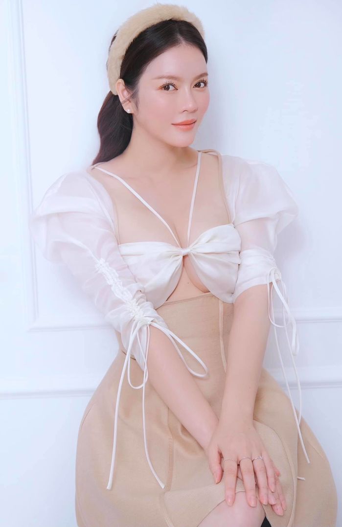 Sở hữu nốt ruồi chỗ hiếm, dàn mỹ nhân Việt ngồi yên hưởng phú quý