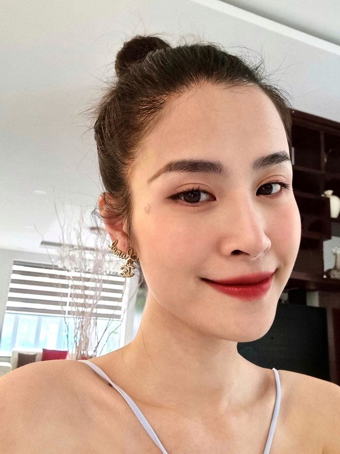 Sở hữu nốt ruồi chỗ hiếm, dàn mỹ nhân Việt ngồi yên hưởng phú quý
