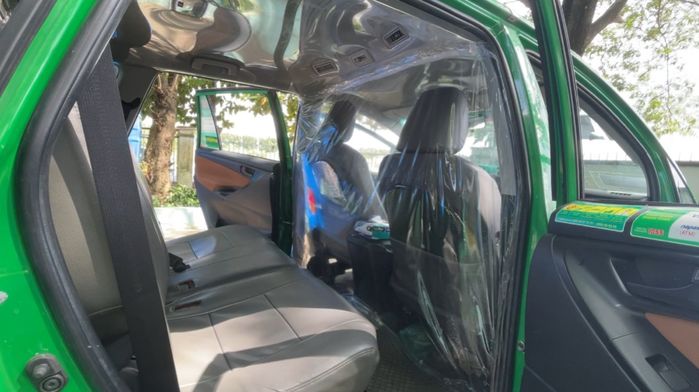 Tài xế taxi nén nỗi đau mẹ vợ mất vì Covid để kịp chở F0 đến bệnh viện