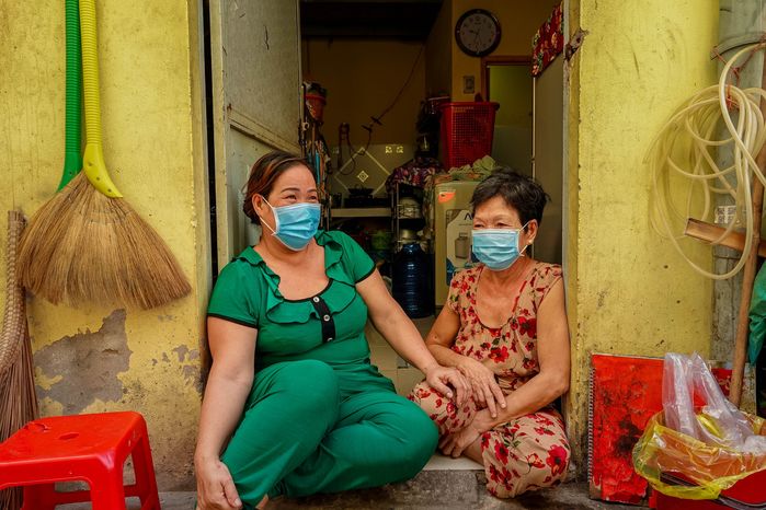 Tình làng nghĩa xóm mùa Covid-19: Gần hết gạo vẫn cho hàng xóm mượn