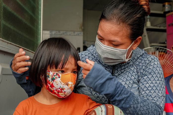Tình làng nghĩa xóm mùa Covid-19: Gần hết gạo vẫn cho hàng xóm mượn