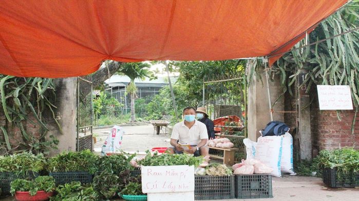 Tình làng nghĩa xóm mùa Covid-19: Gần hết gạo vẫn cho hàng xóm mượn