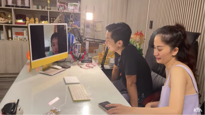 Toàn cảch clip Khánh Thi khóc nức nở khi gọi con: Hết dịch ba mẹ về