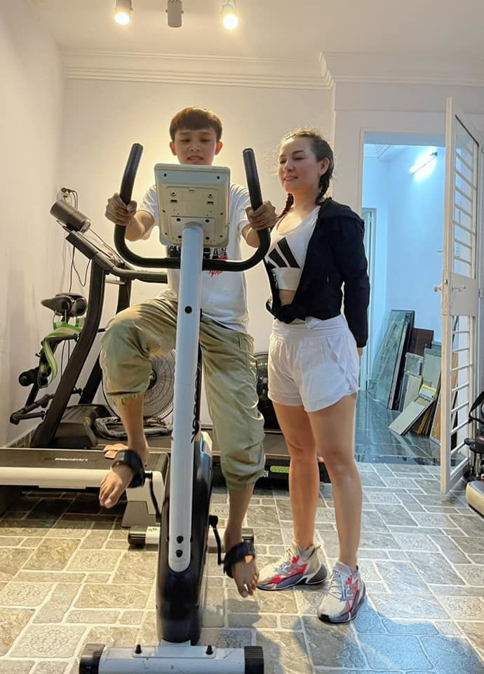 Phi Nhung: người mẹ tần tảo nuôi 23 đứa con không quản ngày đêm vất vả