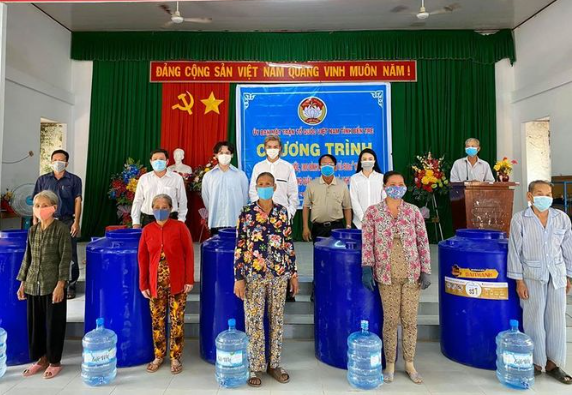 Trung quân quyên góp 100 triệu đồng, Puka - Diệu Nhi làm “mẹ trẻ”